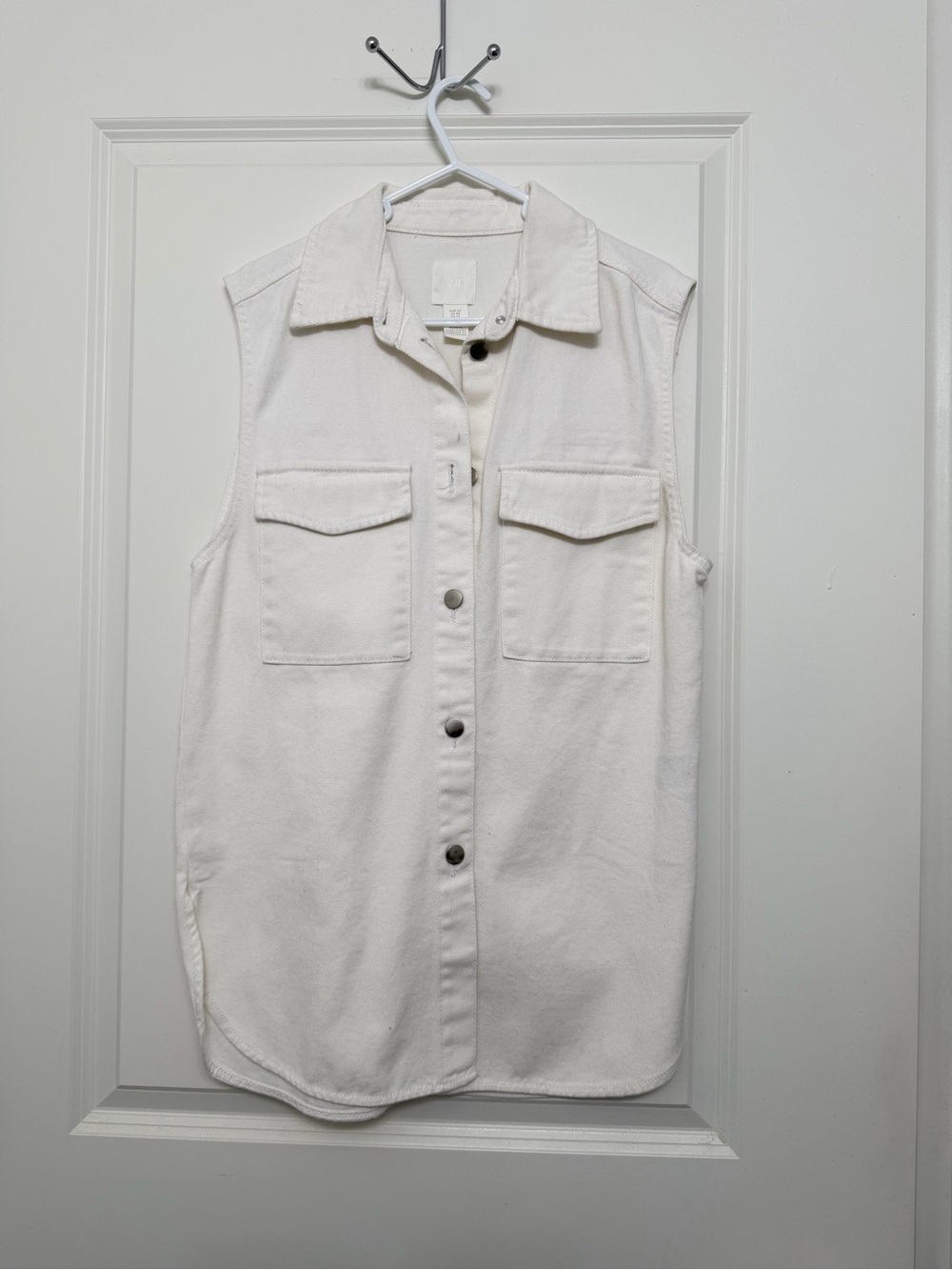 H&M White Sleeveless Button-Front Utility Vest